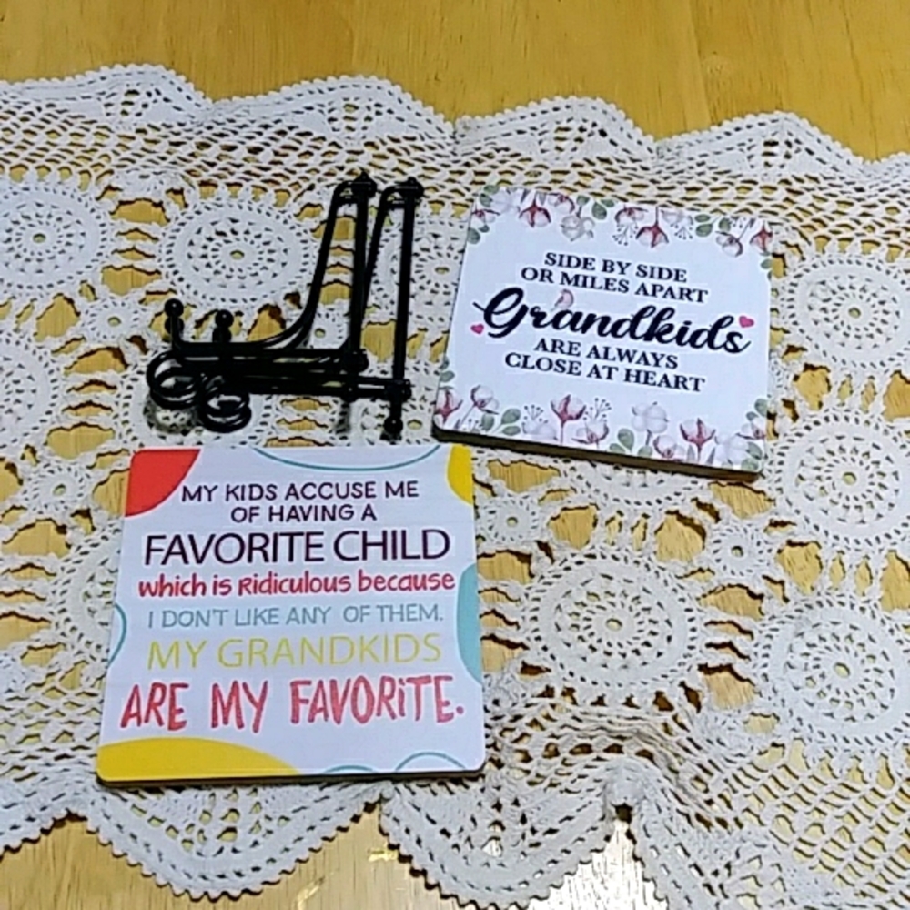 Grandkids standing plaques
